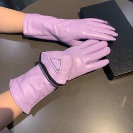 Desinger Glove Winter Handschuhe Mittens Mujeres Niñas Mujer de lujo Diseñador Guantes de cuero genuino Guante para niñas Cinco dedos Mitts 2 Tamaño color G231257PE-3