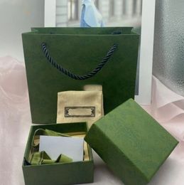 Cajas de joyería de diseñador Caja de anillo de moda Collar Pendiente Broche Caja Conjuntos Pulseras para hombres y mujeres