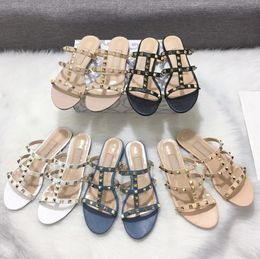 Desinger Sandalen Luxe Vrouwen Platte Slippers Klinknagels Peep-Toe Valen Espadrilles Schoenen Zwarte Sandalen Casual Platte Leren Slippers Slippers 35-44 Met Stofzakken