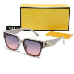 Gafas de sol de diseñador Gafas de sol de lujo con logotipo de metal Marco cuadrado grande Patas de espejo curvadas con caja amarilla para hombres Mujeres Conducción de verano Vacaciones Gafas UV F6259