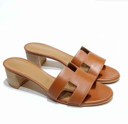 Desingers Oasis sandaal dames pantoffel lage hak Designer damessandalen dikke hakken slippers glijbaan kalfsleren strand slip op flip flop met doos 35-42 A kwaliteit