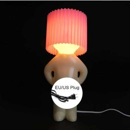 Lampes de bureau Nouveau Design type humain luminaria vilain timide petit garçon lampe de table créative chambre chevet apprentissage et lecture LED lampe baseus Q231104