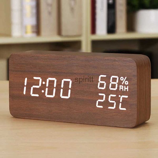 Horloges de table de bureau Réveil LED numérique en bois alimenté par USB/AAA avec température et humidité Snooze horloges de bureau électroniques YQ240118