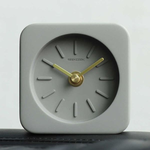 Relojes de mesa de escritorio Reloj de escritorio de cemento Sala de estar Relojes de mesa europeos creativos Diseño moderno Mute Habitación para niños Reloj para niños Adecuado para regalos AA230515