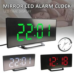 Relojes de mesa de escritorio Reloj despertador digital Pantalla grande curvada plana Espejo LED para dormitorio infantil Función de repetición de temperatura Reloj de mesa de escritorio Decoración del hogar 231017