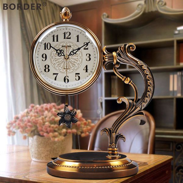 Horloges de table de bureau horloge européenne salon horloge et montre ornements lumière luxe métal plaqué grande horloge de bureau et pendule 230615