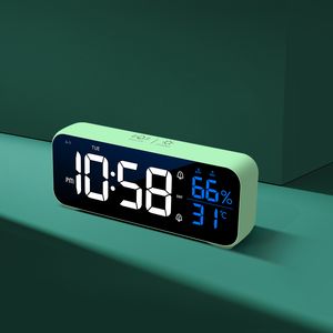 Horloges de table de bureau Musique LED réveil numérique commande vocale affichage de la température et de l'humidité horloge de bureau décoration de bureau à domicile intégrée 1200mAh 230508