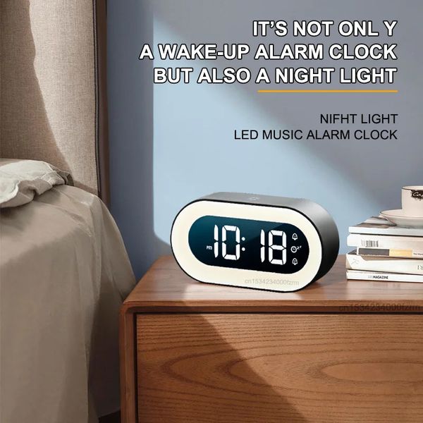 Horloges de table de bureau Musique LED Réveil numérique Commande vocale Veilleuse Design Horloges de bureau Décoration de table à la maison Batterie 1200mAh intégrée 231017