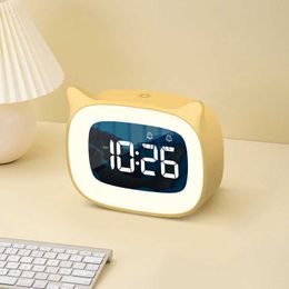 Horloges de table de bureau Musique rechargeable Réveil numérique Veilleuse tactile Snooze Affichage permanent Horloge de table de bureau 12/24 H Double alarme LED Clock YQ240118