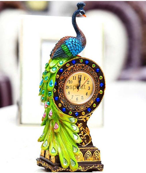 Desk Table Clocks Livraison gratuite affiner Table horloge résine Cafts Style Tropical paon montre décor à la maison ornement pastorale Quartz saut gemmes vert YQ240118