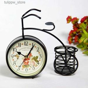 Horloges de Table de bureau reloj de mesa Style européen créatif rétro porte-stylo pastorale en fer forgé vélo horloge de Table silencieuse L240323