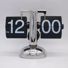 Horloges de Table de bureau, petite Balance gravée, rotation automatique des pages, salon rétro, horloge à bascule à une jambe, classique, 231123