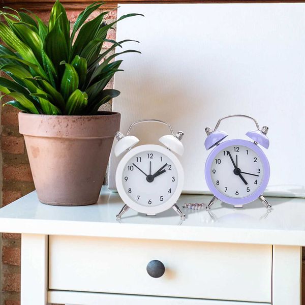 Relojes de mesa de escritorio Alarma de alarma gemela Alarma ruidosa ideal para durmientes pesados con estilo de batería elegante para la decoración del dormitorio y el hogar