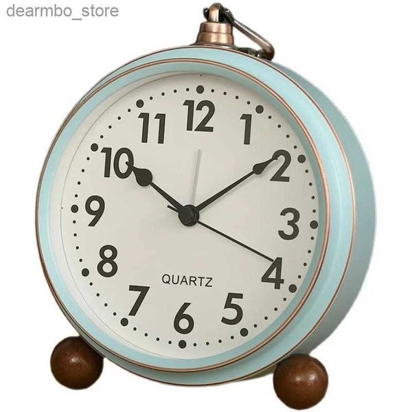 Desk Table Clocks Reloj despertador de metal vintage de 5,3 pulgadas Número grande Reloj de escritorio silencioso de fácil lectura Reloj con pilas para colgar en la pared para mesa24327