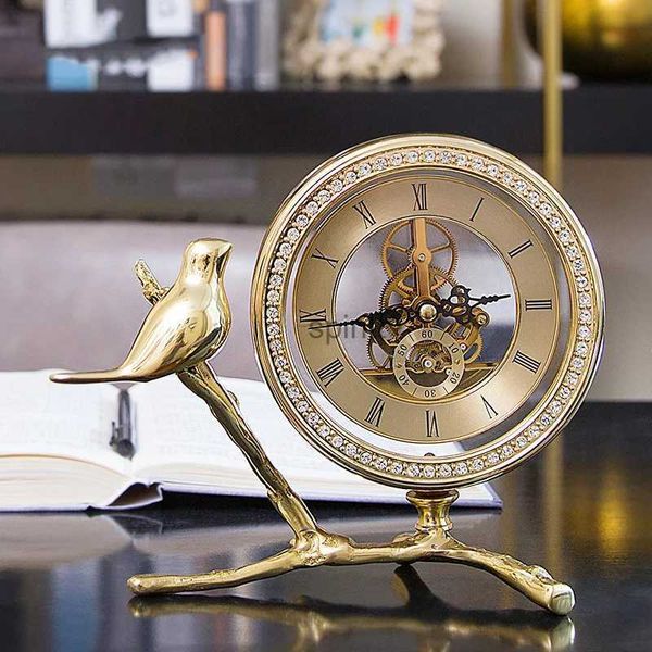 Desk Table Clocks Horloge de Table Vintage pour la décoration intérieure or oiseau en métal Style Antique luxe décoration de bureau horloges cadeaux d'anniversaire de noël YQ240118