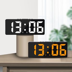 Horloges de table de bureau Commande vocale Réveil numérique Fonction Snooze Night Mode Horloge de table de bureau 1224 heures montre LED anti-interférence 230508