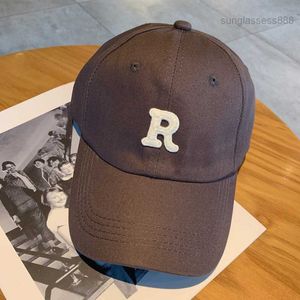 Chapeau de créateur de lettre R Version coréenne de Ins Femelle Brodé Duck Tongue Chapeau pour hommes Printemps / Été Casual Sun Shading Baseball pour les étudiants 7V3R