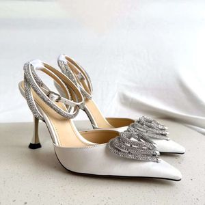 Dhgate sandales élégantes satin talons hauts coeur décoration de strass en forme de coeur Chaussures de robes de créateur luxueuses pointues cm Sangle sexy de la cheville sexy chaussures de fête