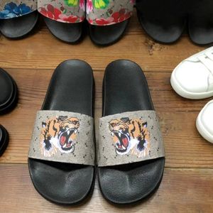 Dhgate Summer Sandale Chaussures décontractées de luxe Designer Slipper Walk 10a PAOP PLAQUE FEMMES INDOOR VOYAGE FLAT THEEL SULDER