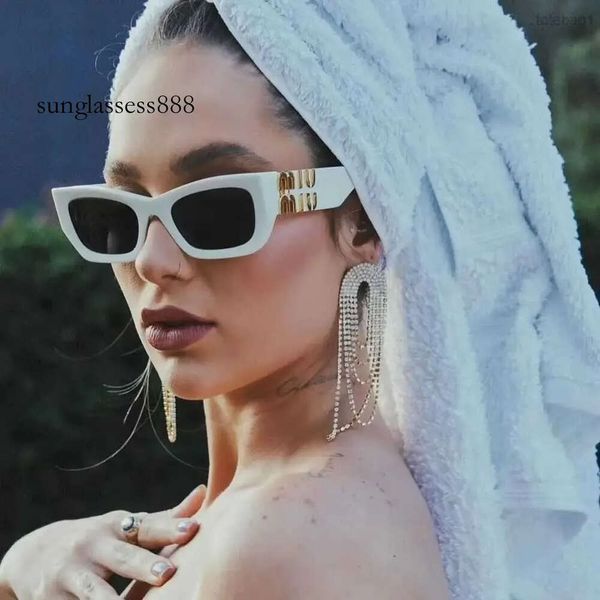 Lunettes de soleil pour femmes Dhgate Designer Version coréenne des yeux de chat haut de gamme Lettres de famille Spicy Girl Style Lunettes polyvalentes