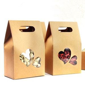 DHL 150PCS / PARTIJ 10.5 * 15 + 6 CM Kraft Papieren Box Tote met Handvat Clear Heart Window Gift Packing Bag voor Bruiloft Gunst Candy Chocolate Pakket