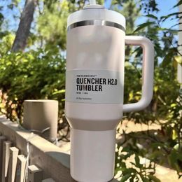 DHL Adventure Quencher Travel Tumblers 40oz H2.0 RVS geïsoleerde beker mok vacuüm thermosflessen water met deksel stro