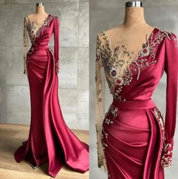 DHL Fantastic Gold Broidery perles robes de soirée appliqués vintage Red Dark Sheer à manches longues Prom Prom Party Gowns Vestidos 2762571