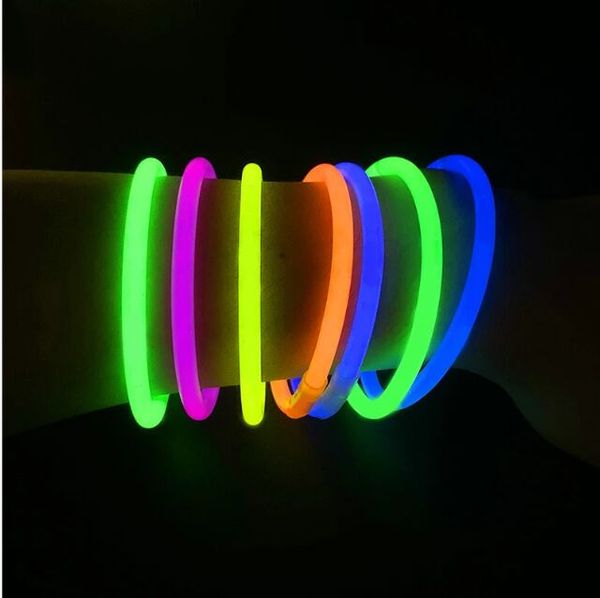 100pcs Party Fluorescence Light Glow in the Dark Sticks Bracelet Collier de mariage néon Décoration de fête d'anniversaire Halloween