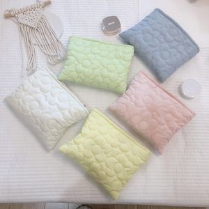 DHL50pcs sacs à cosmétiques femmes solide imprimé Floral épais doux vers le bas plume pochette mélange couleur hiver