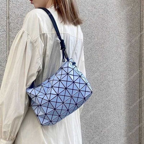 Bolso de casa Lingge japonés diagonal, bolso de mano para mujer, hombro geométrico de verano, tridimensional, a horcajadas, con cordón, para un viajero en la axila