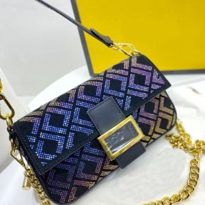 Cadena de bolsas de diamantes Baguette Crossbody Diseñador de lujo Bolsos de hombro de moda Bolsos de mano de alta calidad