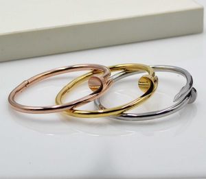 Bracelet en diamant Design Hommes et femmes pour la vente en ligne vendant un bracelet à ongles en or rose avec carte ouverte sans personnaliser avec des bracelets originaux de Cartiraa