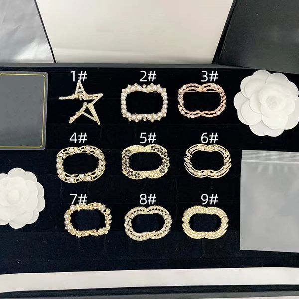 Broches de diamant épingles en cristal ramines de perle de perle juifs accessoires cadeaux designer double lettre imprimée broche de luxe bijoux broche en gros 9 styles