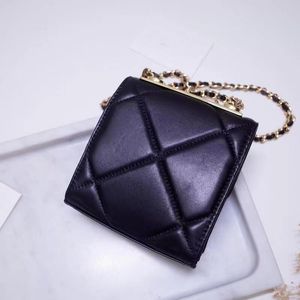 Mini-crossbodytas van schapenvacht met diamantruitjes voor dames, clamshell-tas met metalen ketting en geschenkverpakking