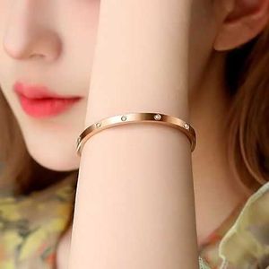 Diamond Design Men and Woman for Online Sale Womens Version Rose Rose Gold Temperament avec des bracelets originaux