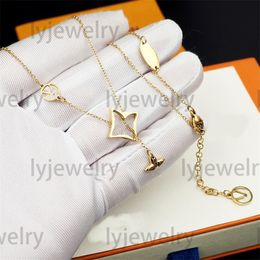 Collar de diseñador de diamantes para mujer, collar colgante, joyería de diseñador, cadena para hombre chapada en plata, gargantilla de oro, collares, moda elegante, letras de flores zl121