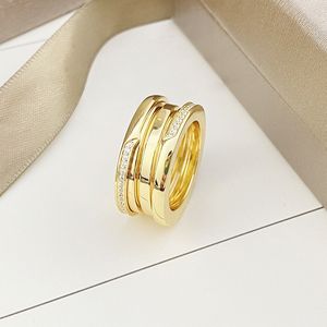 Anillo de oro con diamantes Anillos de bodas Anillo de amor de plata de acero de titanio Hombres y mujeres Joyas de oro rosa para amantes Anillos de pareja Tamaño de regalo 5-12 Lovering Chapado en oro de 18 quilates