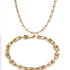 Collier pendentif coeur diamant pendentif en or pour femmes colliers bijoux de corps mince couple de concepteur de matériel en forme de U montre de mode2697