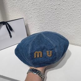 Diamant ingelegd Miu Letters vrouwelijke baretontwerper ontwerper Beanie Hat Cowboy Street reisfoto achthoekige hoed