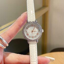 Montre de dame de diamant bracelet en cuir de marque supérieure 28mm montres de luxe montres de mode pour femmes dames cadeaux de Noël de la fête des mères montre de luxe