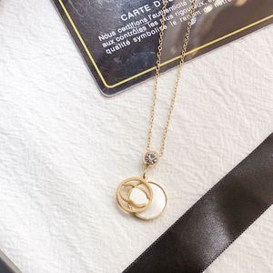 Collares de diamantes Pendantes de diseñador Carta de marca Collar Carta Corda de colgante Pearl Pearl SCEOL LACER DE ACERO Regalos de aniversario de joyería