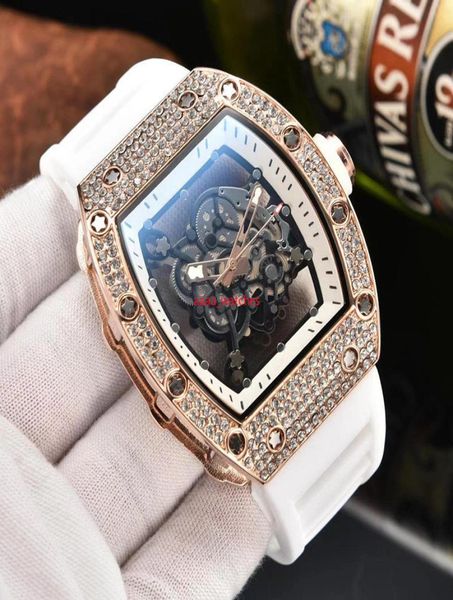 Diamond New Hollow Out personnalité Tiger Head Watch en céramique Huile Quartz Walk Unisexe Watch2832534