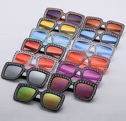 Lunettes de soleil surdimensionnées en diamant Big Square Frame Sunglasses UV400 Crystal Eyewear Retro Rhinaists Cames Eyeglass