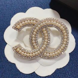 Diamant perle broche broches en or broche de créateur hommes femmes broches de charme bijoux de luxe lettre classique bijoux accessoires