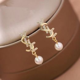 Conjunto de diamantes Letra de perla S Pendientes de acero de titanio Diseñador de encanto para mujeres Stud Joyas de lujo Regalos de aro de amor Mujer Chica Oro Plata Oro rosa al por mayor