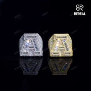 Diamanten setting925Custom Iced Out VVS Moissanite Baguette Diamond Hip Hop Initial Letter Ring 925 Zilver 10k 14k Real Gold Hiphop Mannen Sieraden