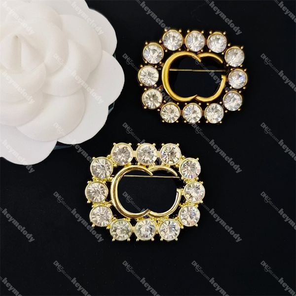 Broches carrées en diamant à Double lettre, en acier doré, avec sceau, de styliste, pour costume en cristal, pour manteau, décoration de sac, vente en gros