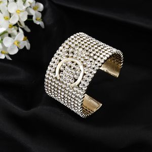 Diamant Large Bracelets Designer pour les femmes Lettre d'or Open Bangle Love Bracelet avec Box Designers Jwerlry Womens Cuff Bangles C Accessoires de mariage