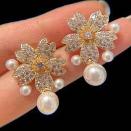 Pendientes de tuerca de diseñador de moda con perlas y flores de circonia de diamante para mujer y niña, regalos S Sier Post