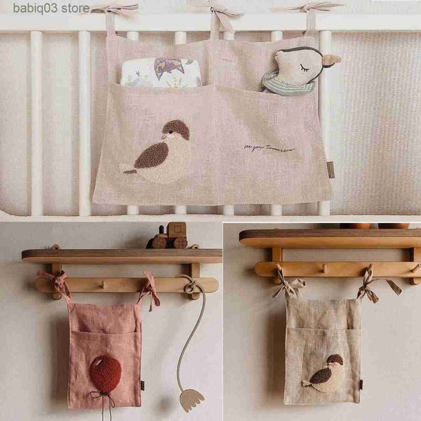 Sacs à couches Sac de rangement de chevet Broderie Linge d'oiseau Organisateur de lit de bébé Sac suspendu pour bébé Essentials Bed Hanging Diaper Toy Tissue T230526